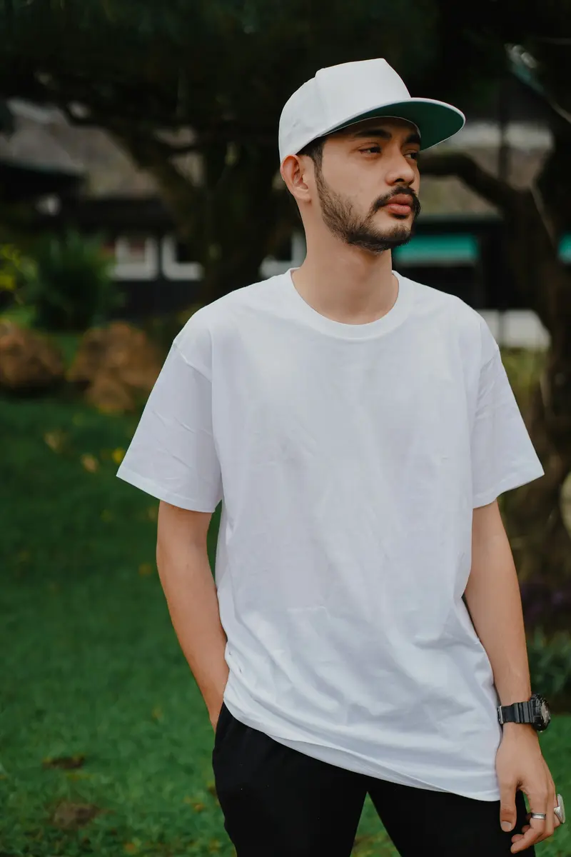 Camiseta blanca de algodón vista de frente